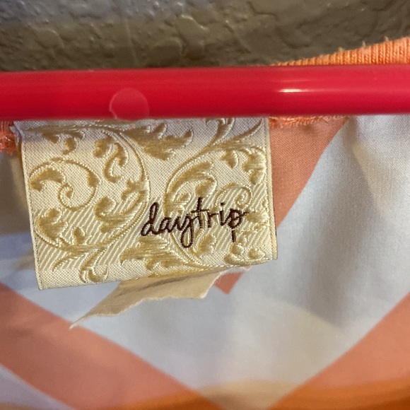 Daytrip blouse EUC - Picture 2 of 3